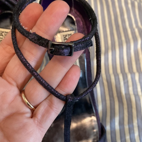 Badgley Mischka peep toe metallic purple heels - Picture 6 of 6